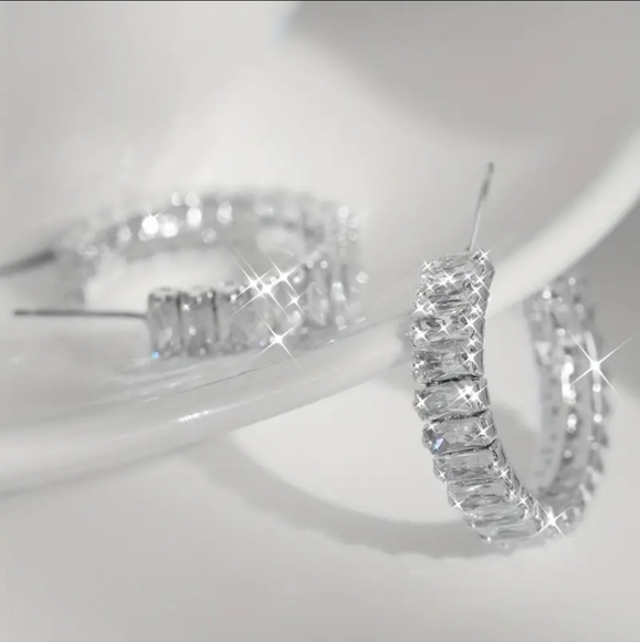 Sliver diamond hoop earrings - Picture 2 of 6